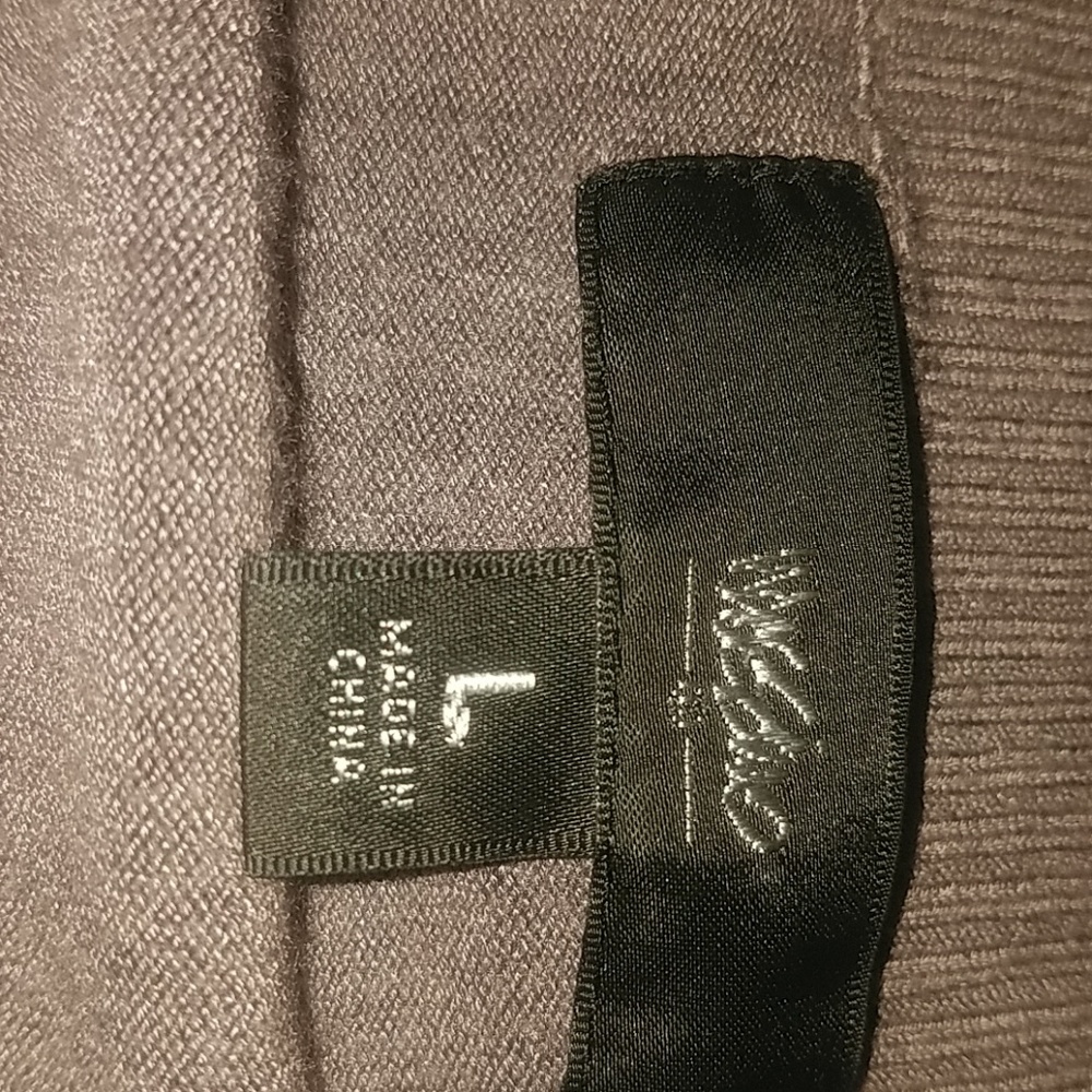Sweater - Picture 4 of 4